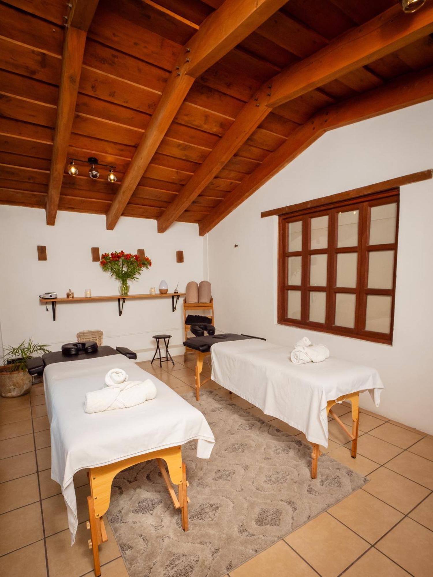 Cacique Real Hotel
